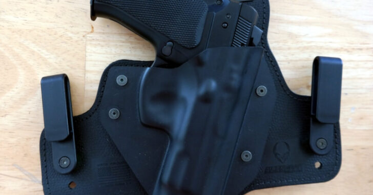 [HOLSTER REVIEW] Alien Gear Cloak Tuck 3.0 — A Differing Perspective On Everyday Carry